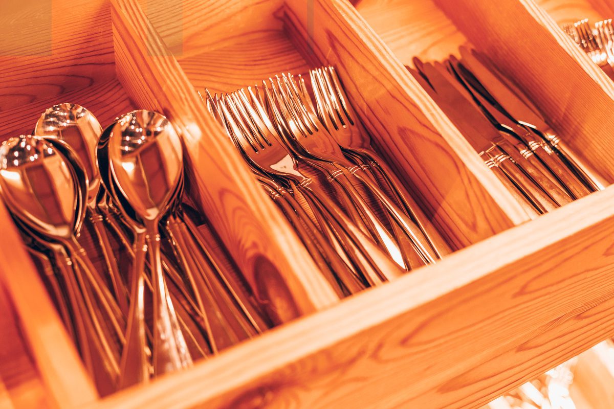 Packing Tips For Coffee Mugs, Silverware & Other Kitchen Utensils